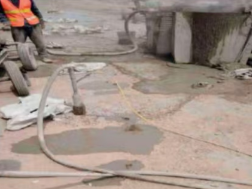 乌拉特前水泥混凝土路面板底注浆技术 路面脱空注浆整治方案