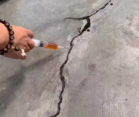 乌拉特前混凝土裂缝修补技术详解​